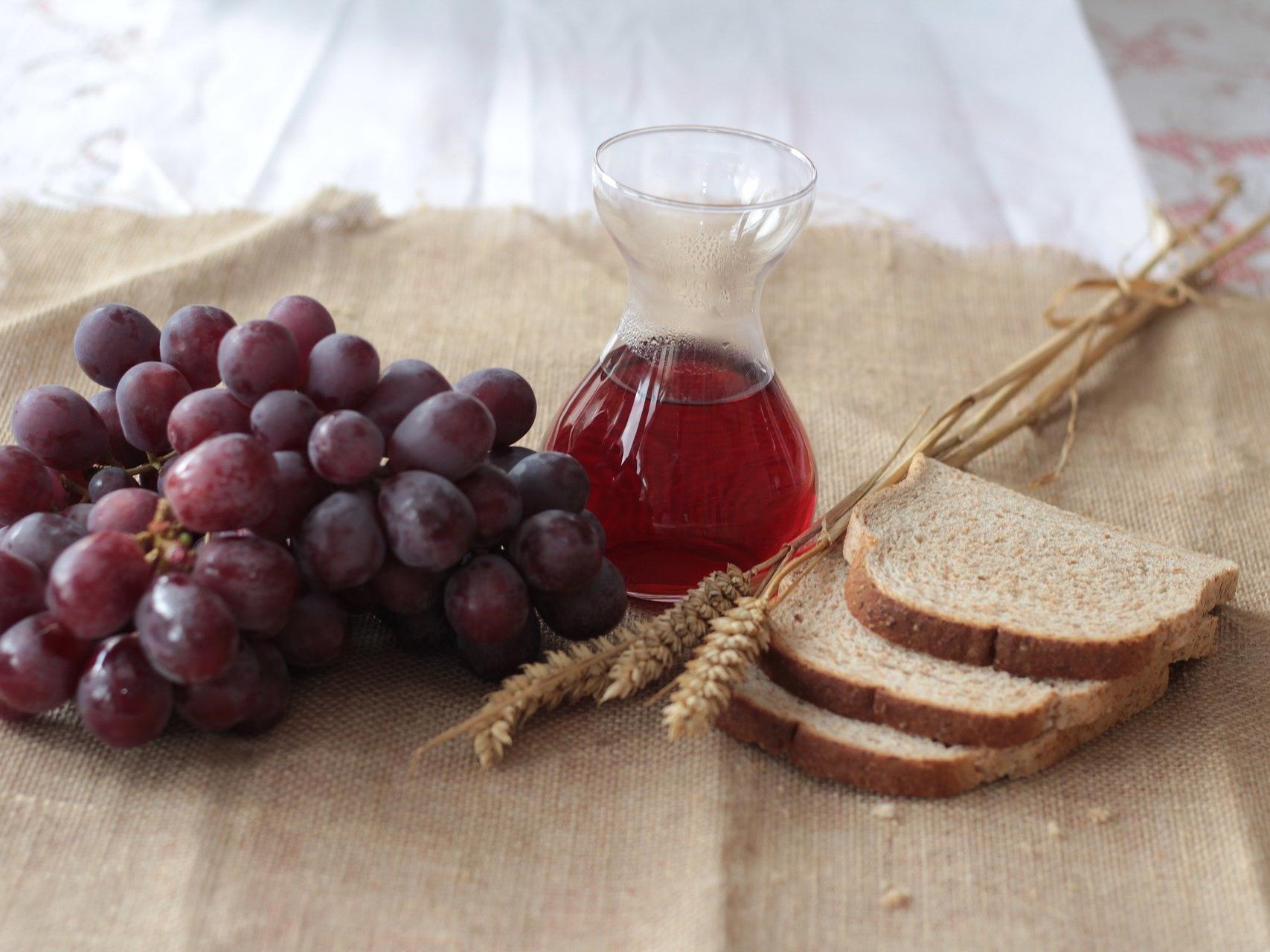 Abendmahl mit Trauben und Brot