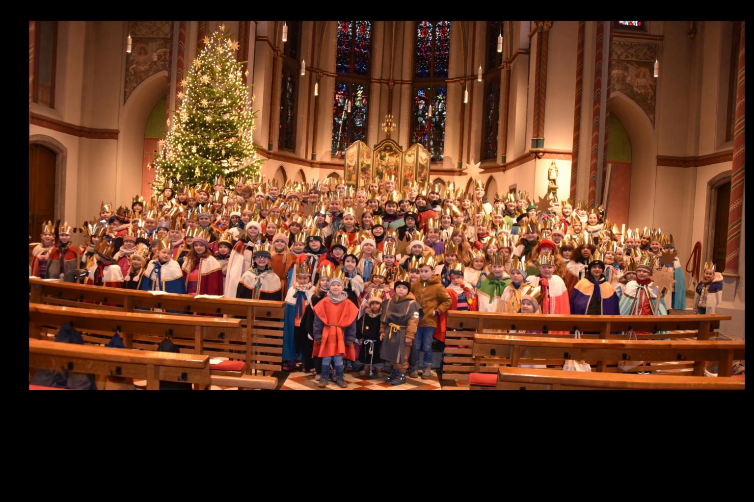 Sternsinger Gruppenbild 2026 (c) Pfarrgemeinde St. Donatus