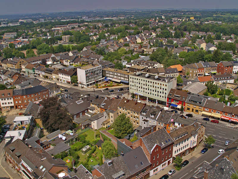 Blick aus luftiger Höhe auf die Trierer Straße (c) Ewald Kreus